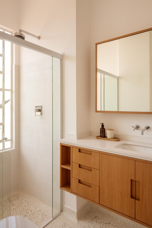 Apartamento Hípica / Mana arquitetura Apartamento Hípica / Mana arquitetura - Fotografia de Interiores, Banheiro, Madeira, Pia, Bancada