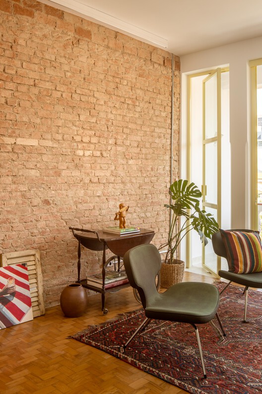 Apartamento Hípica / Mana arquitetura Apartamento Hípica / Mana arquitetura - Fotografia de Interiores, Sala de Estar, Madeira, Tijolo, Cadeira, Iluminação