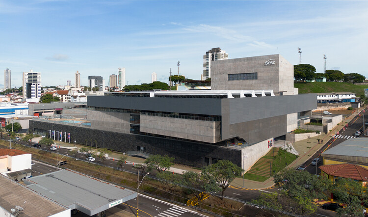 SESC Franca / SIAA + APIACÁS ARQUITECTOS - Fotos extranjeras