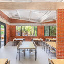 Santa Maria College/Rehabilitación de Carvalho Terra Arquiteos - Fotografía interior, comedor, ladrillos