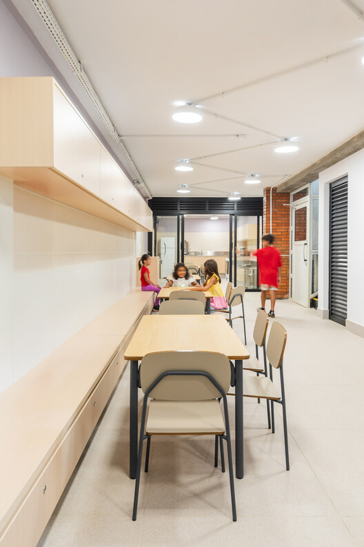 Rehabilitación del Colegio Santa María / Carvalho Terra Arquitetos Rehabilitación del Colegio Santa María / Carvalho Terra Arquitetos - Fotografía interior, Sillas