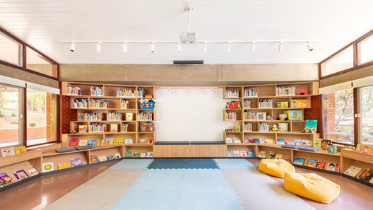 Rehabilitación del Colegio Santa María / Carvalho Terra Arquitetos Rehabilitación del Colegio Santa María / Carvalho Terra Arquitetos - Fotografía interior, Armarios, Estanterías, Madera