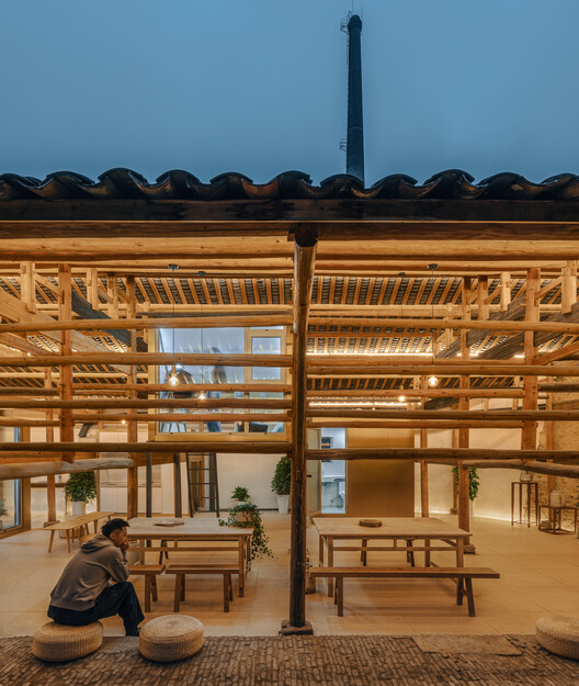 Porcelain Studios Plugin Revival  / People's Architecture Office + Liu Kecheng Design Studio - Exterior Photography, Wood, Beam, Column