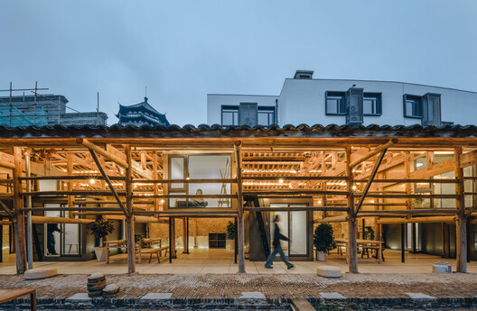 Porcelain Studios Plugin Revival / People's Architecture Office + Liu Kecheng Design Studio