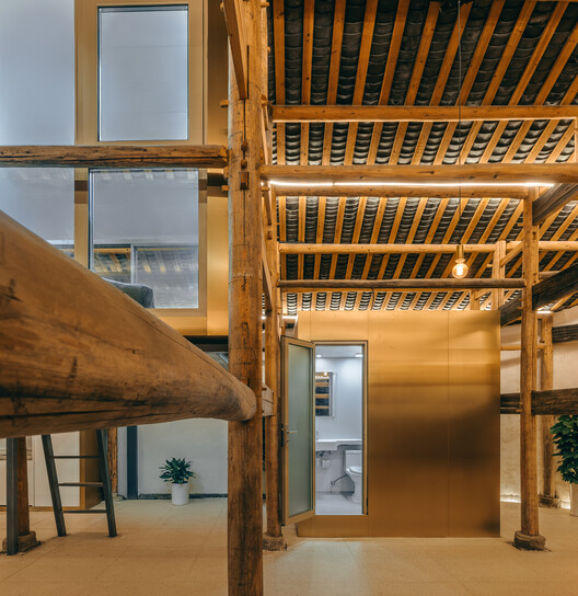 Porcelain Studios Plugin Revival  / People's Architecture Office + Liu Kecheng Design Studio - Interior Photography, Wood, Lighting, Beam, Glass