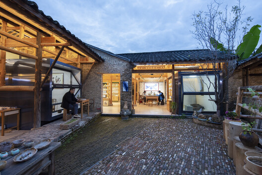 Porcelain Studios Plugin Revival  / People's Architecture Office + Liu Kecheng Design Studio - Exterior Photography, Wood, Door, Courtyard