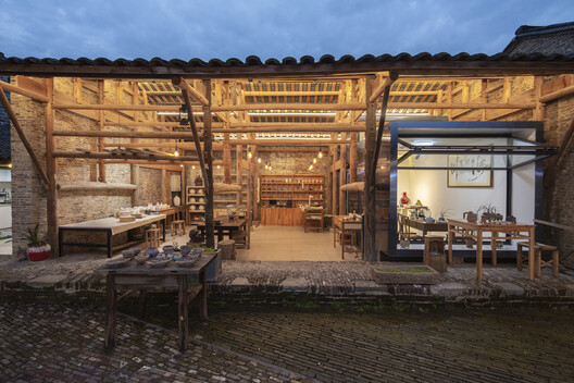 Porcelain Studios Plugin Revival  / People's Architecture Office + Liu Kecheng Design Studio - Exterior Photography, Wood, Beam