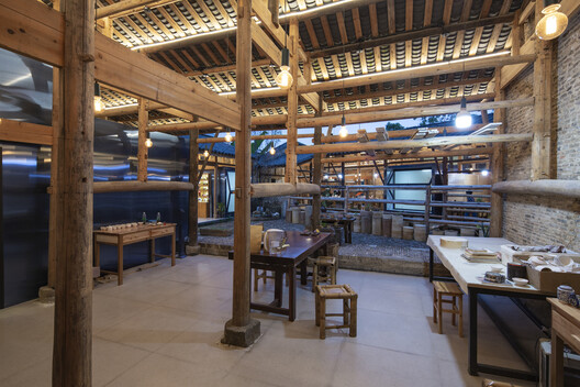 Porcelain Studios Plugin Revival  / People's Architecture Office + Liu Kecheng Design Studio - Interior Photography, Wood, Beam, Column