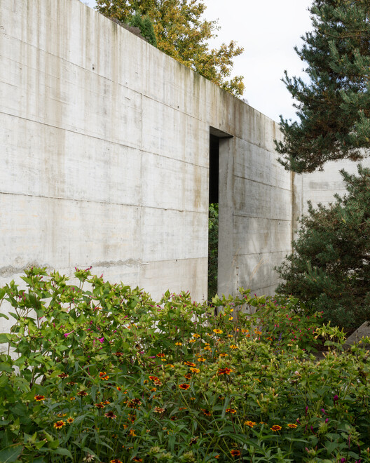 House with two Courtyards / BÜRO MÜHLBAUER - Image 16 of 21