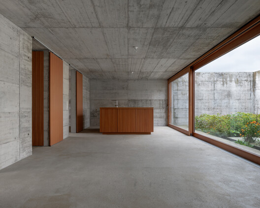 House with two Courtyards / BÜRO MÜHLBAUER - Interior Photography, Concrete
