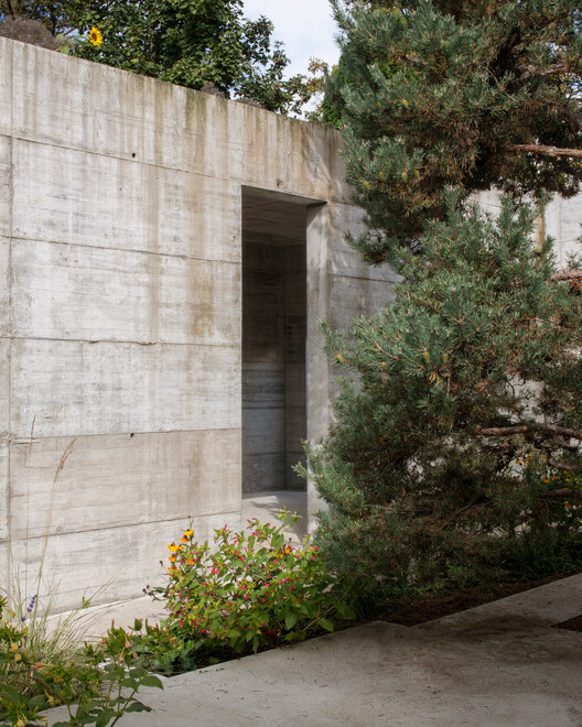 House with two Courtyards / BÜRO MÜHLBAUER - Image 7 of 21