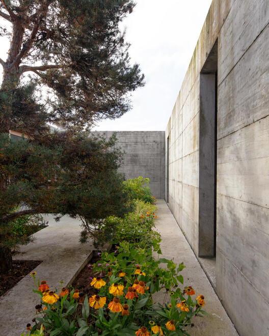 House with two Courtyards / BÜRO MÜHLBAUER - Image 5 of 21