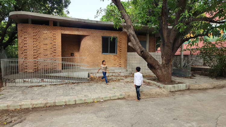 She Block Breastfeeding Centers for Mothers on the Move / Aangan Collaborative LLP - Exterior Photography, Brick