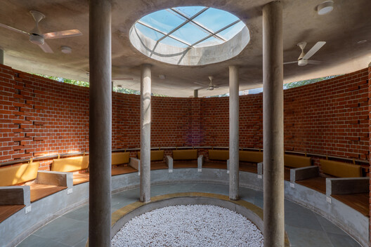 She Block Breastfeeding Centers for Mothers on the Move / Aangan Collaborative LLP - Interior Photography, Brick