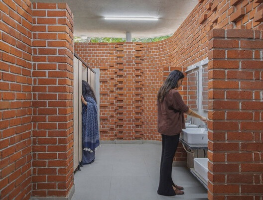 She Block Breastfeeding Centers for Mothers on the Move / Aangan Collaborative LLP - Interior Photography, Brick