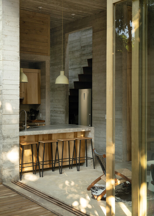 Casa Macu / Chris Luce - Fotografia de Interiores, Madeira, Cadeira, Viga