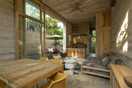Casa Macu / Chris Luce - Fotografia de Interiores, Sala de Estar, Madeira, Cadeira, Mesa, Viga