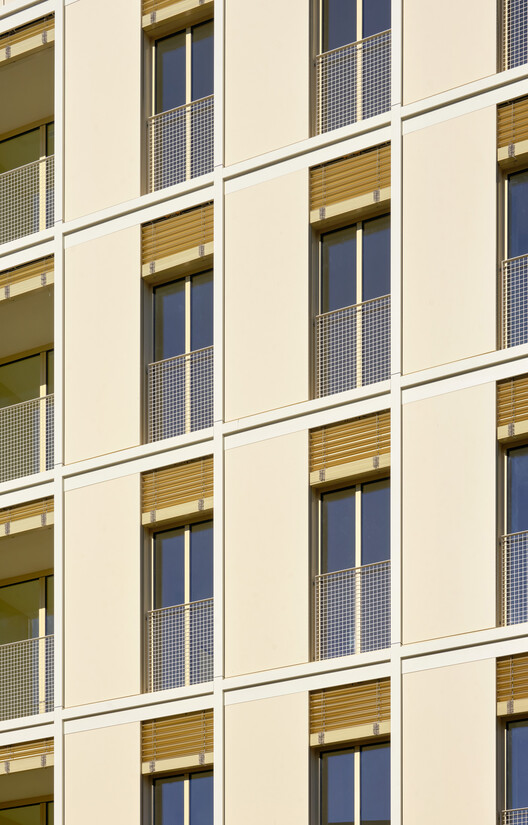 Edificio de 67 viviendas sociales en la Illa Glòries, Barcelona / Vivas Arquitectos + Pau Vidal - Fotografía interior, Vidrio