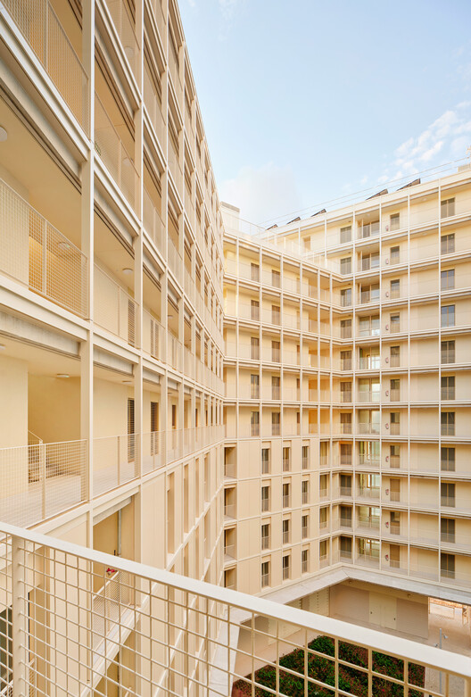 Se construyeron 67 casas sociales en la isla Glory de Barcelona.