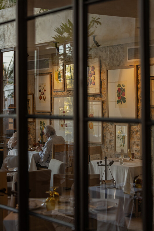 La Casa de Thierry Blouet / Studio 41 - Fotografía interior, iluminación, mesa, silla, vidrio