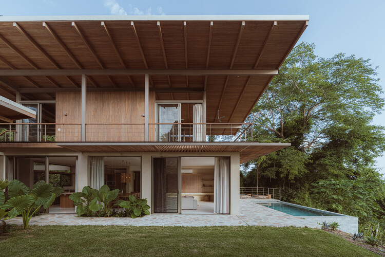 Solomia House / Research D3b - Fotos exteriores, madera, balcón