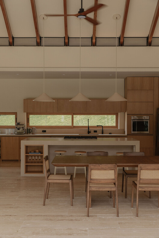 House N / crearq. - Interior Photography, Kitchen, Wood, Lighting, Chair, Glass, Beam