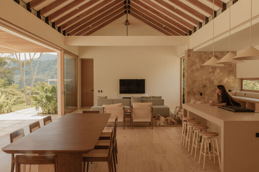 House N / crearq. - Interior Photography, Dining room, Wood