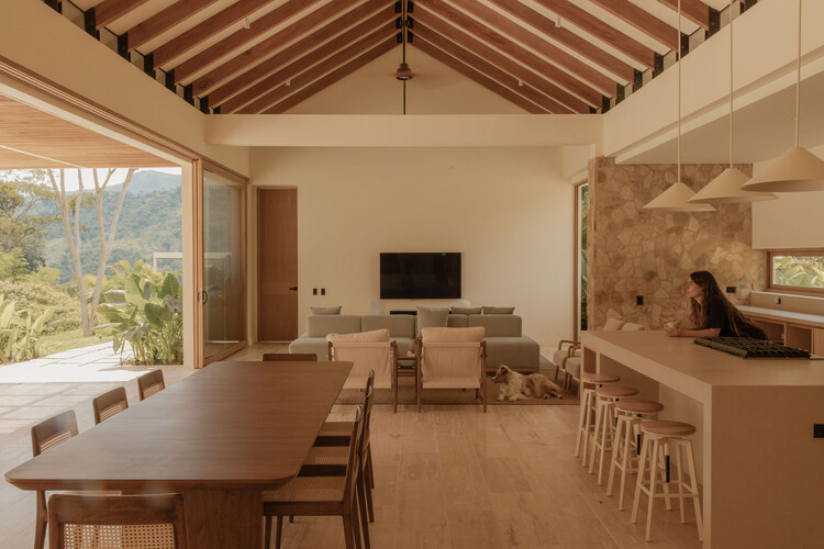 House N / crearq. - Interior Photography, Dining room, Wood