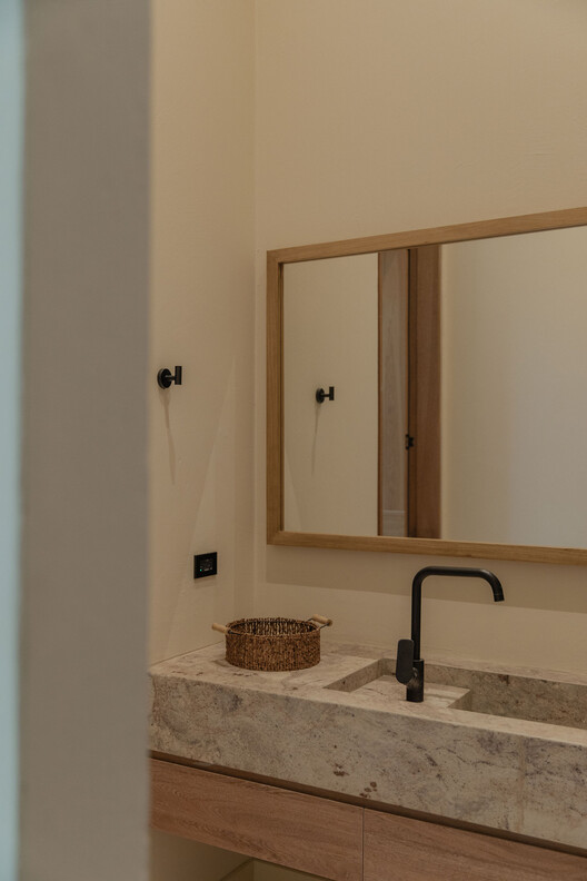 House N / crearq. - Interior Photography, Bathroom, Wood, Sink, Lighting, Countertop