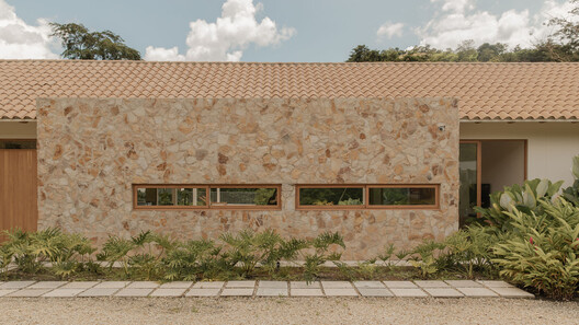 House N / crearq. - Exterior Photography, Brick, Concrete, Courtyard