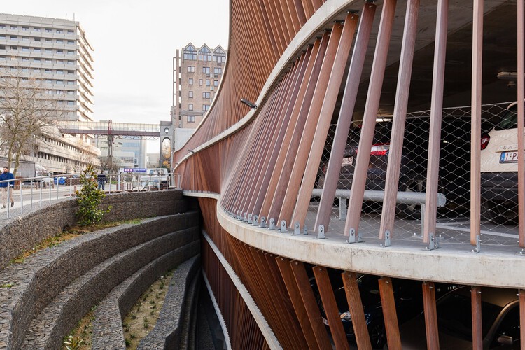 不止于停车：12 个重塑城市空间的停车楼项目 - 21 的图像 31