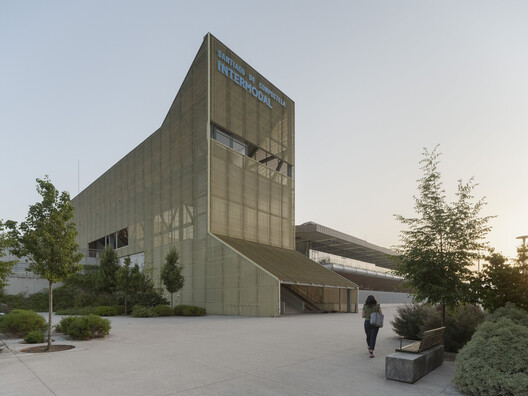 Estación de Tren y Pasarela Peatonal / Estudio Herreros - Fotografía exterior