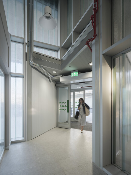 Estación de Tren y Pasarela Peatonal / Estudio Herreros - Fotografía interior, Vidrio