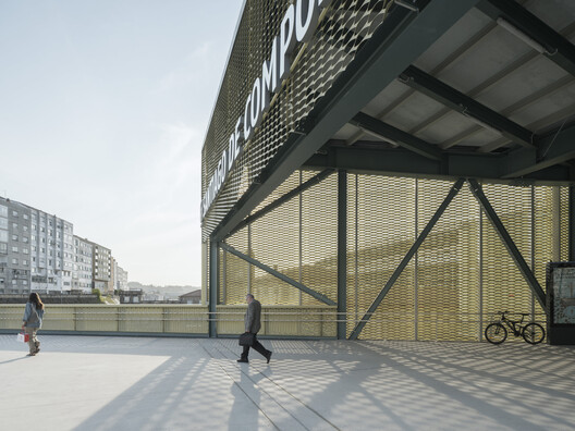 Estación de Tren y Pasarela Peatonal / Estudio Herreros - Fotografía exterior