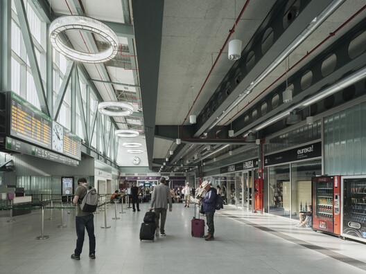 Estación de Tren y Pasarela Peatonal / Estudio Herreros - Fotografía interior, Escaleras