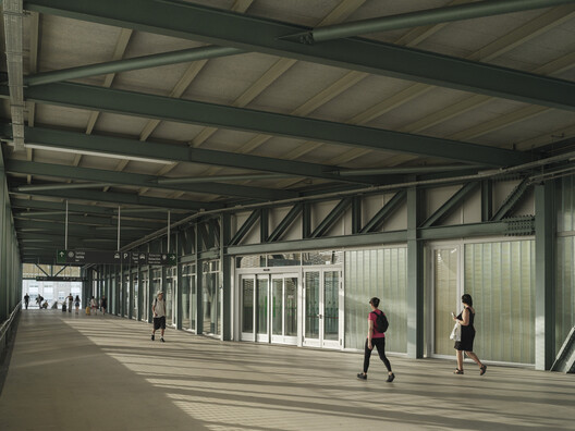 Estación de Tren y Pasarela Peatonal / Estudio Herreros - Fotografía interior, Concreto