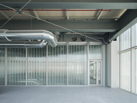 Estación de Tren y Pasarela Peatonal / Estudio Herreros - Fotografía interior, Vidrio