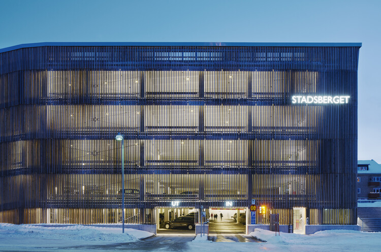 不止于停车：12 个重塑城市空间的停车楼项目 - 30 的图像 31