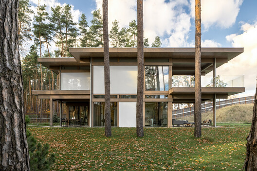 Forest House / Karlikova Architects