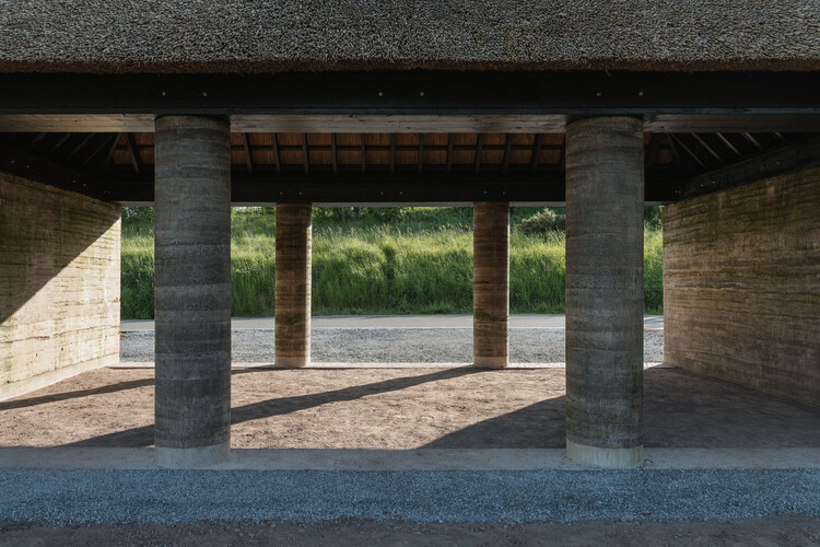 Punto de conferencia Den Talamh / Fuinneamh Simposio Arquitectos - Imagen 4 de 25