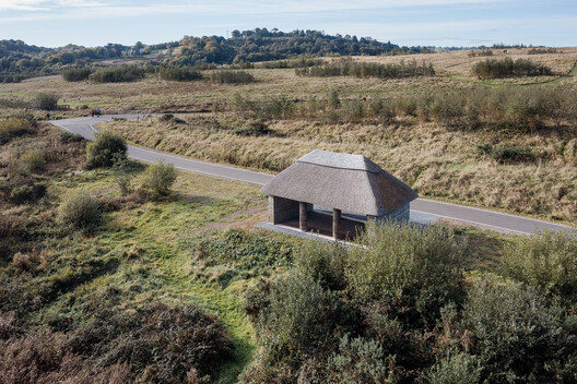 den talamh Meeting Point / Fuinneamh Workshop Architects - Image 1 of 25