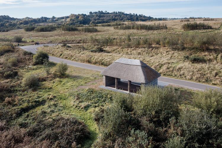 den talamh Meeting Point / Fuinneamh Workshop Architects - Image 1 of 25