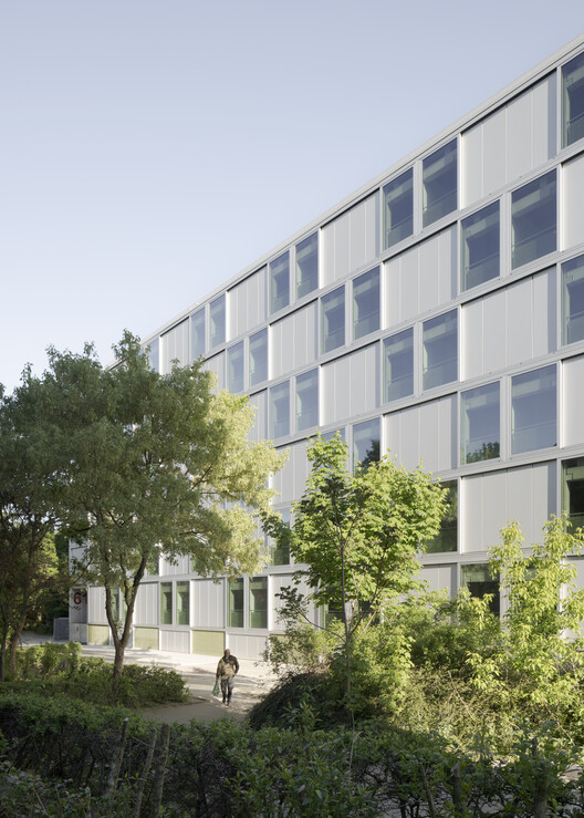 Lion-Feuchtwanger-Strasse Housing Residential Blocks / FAR frohn&rojas - Image 2 of 31