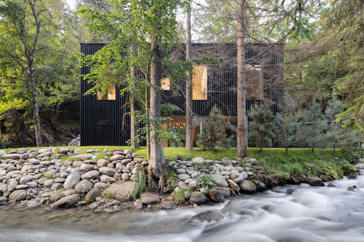 Residência Demänovská / Pokorny architekti - Fotografia de Exterior, Madeira, Floresta