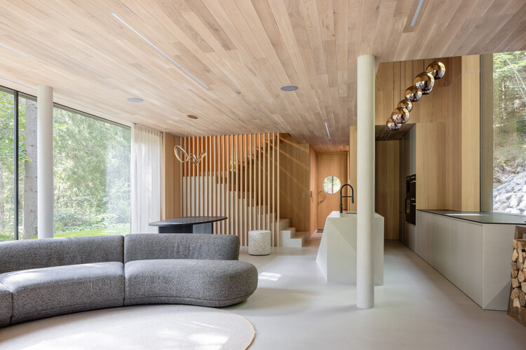 Residência Demänovská / Pokorny architekti - Fotografia de Interiores, Sala de Estar, Madeira, Iluminação, Cadeira