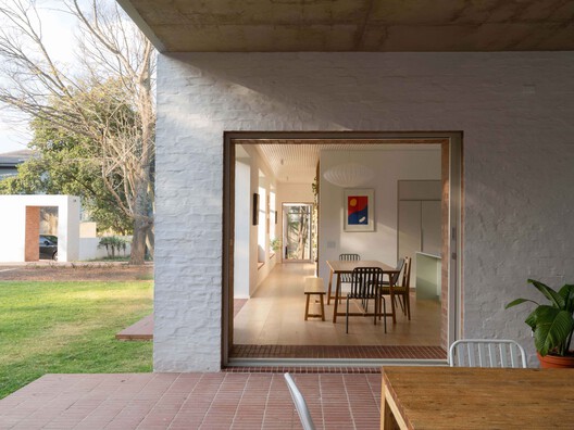 Two Sides House / MiMo Architects - Interior Photography, Concrete