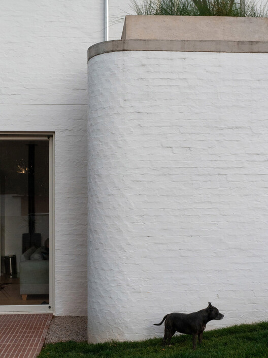 Two Sides House / MiMo Architects - Interior Photography, Concrete, Brick