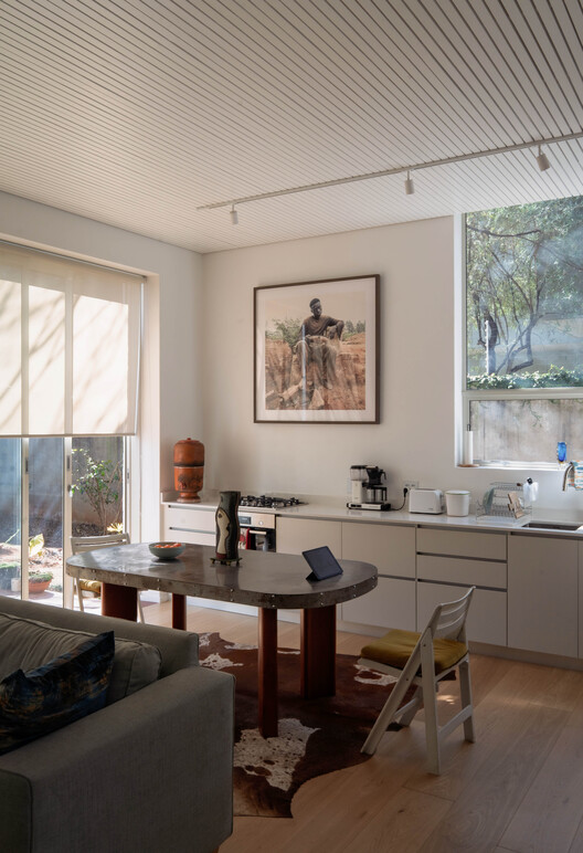 Two Sides House / MiMo Architects - Interior Photography, Wood, Chair, Lighting, Table