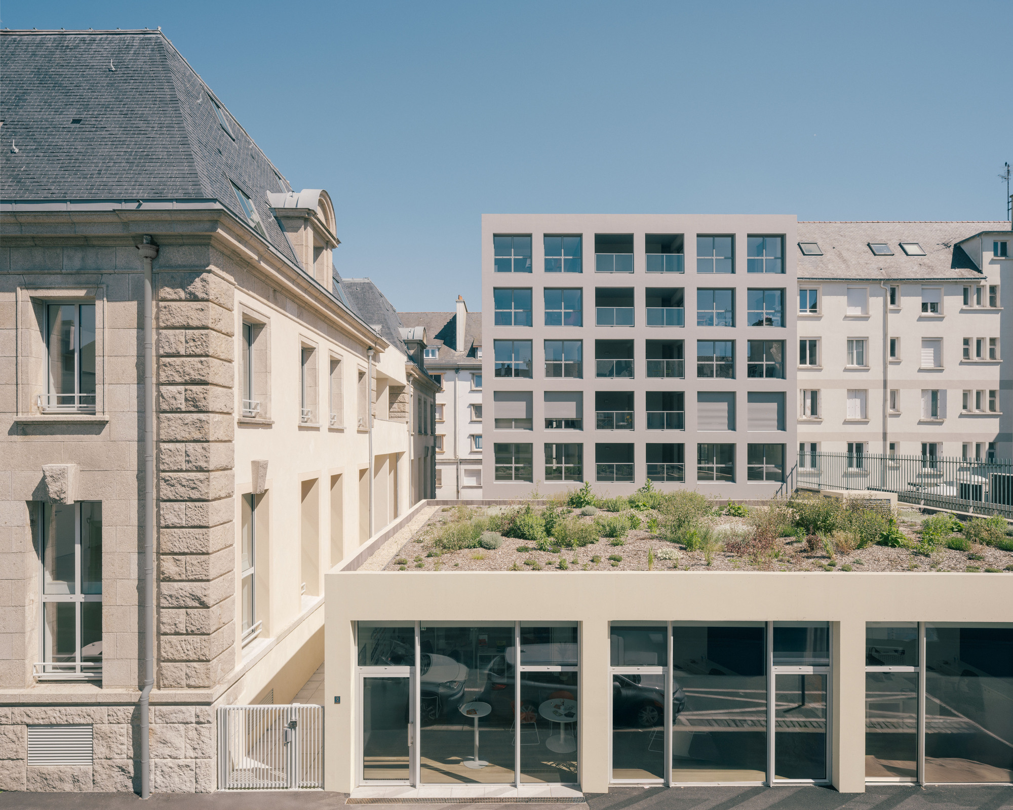 19 Collective Housing Units / Atelier 56S