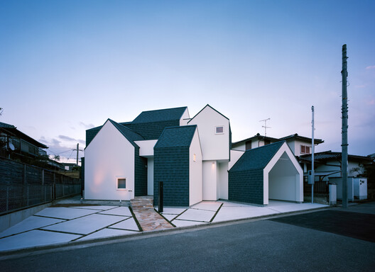 House in Inagawa-cho / FujiwaraMuro Architects - Exterior Photography, Concrete